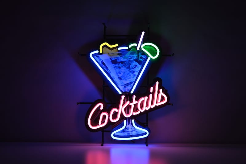 Insegna al Neon Cocktails & Dreams whit Backing